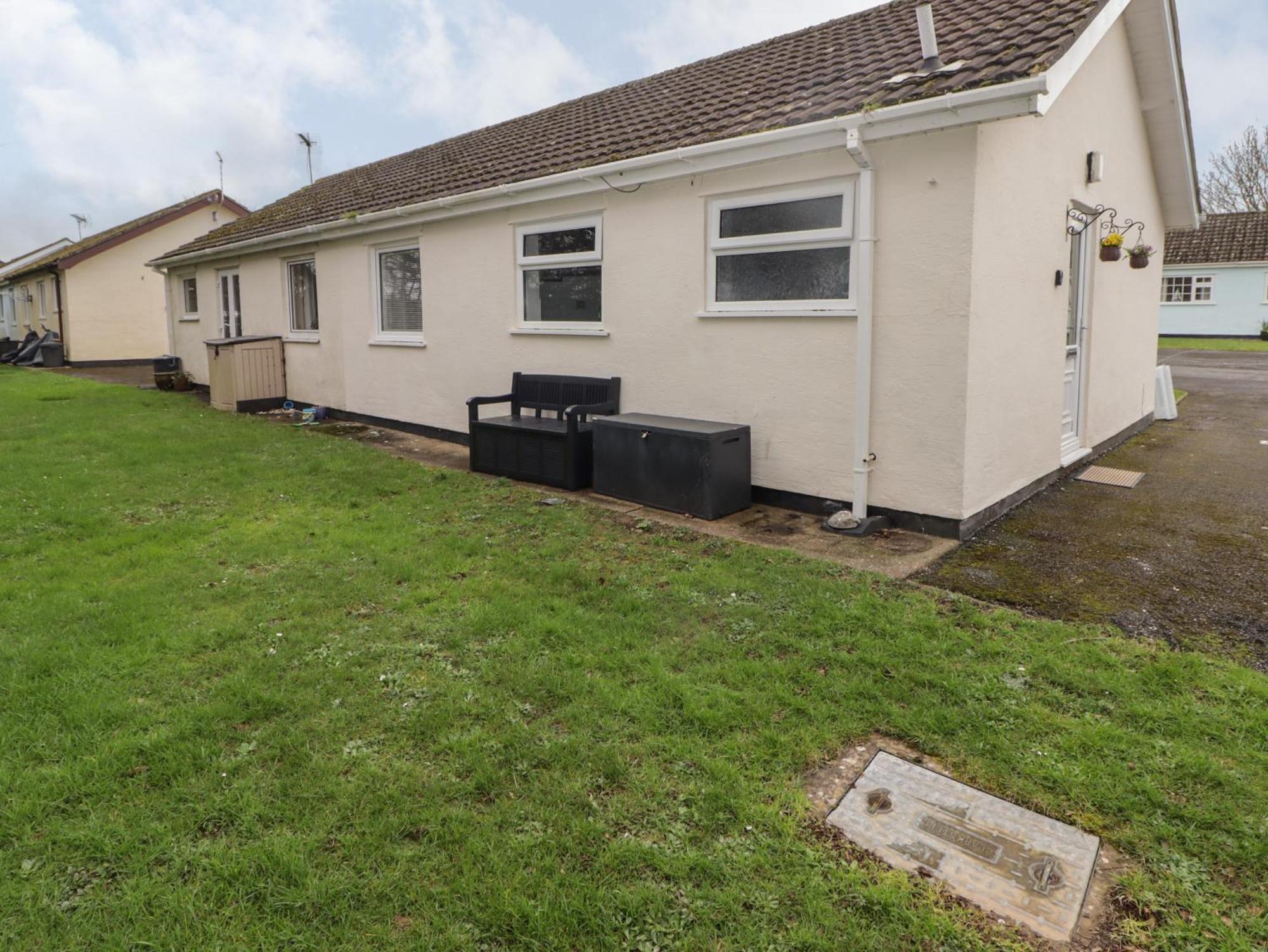 13 Gower Holiday Village Swansea Exterior foto